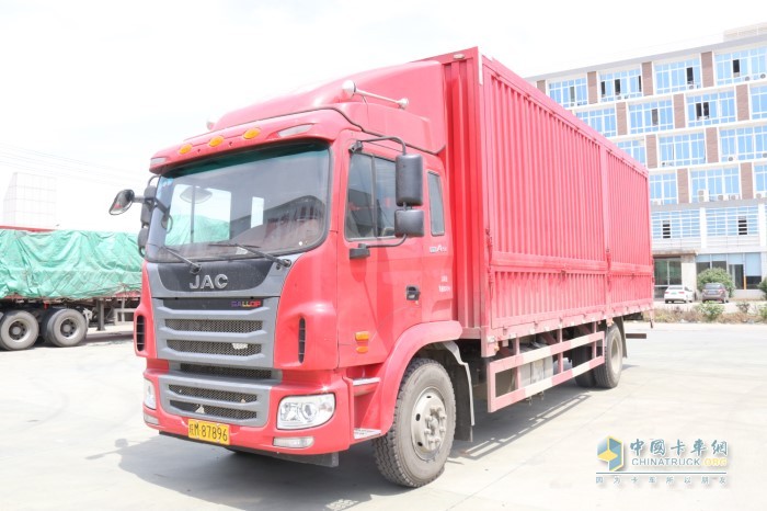 張師傅現(xiàn)在開(kāi)的格爾發(fā)A5L載貨車