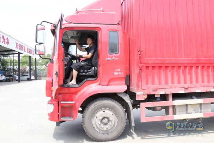 張師傅點(diǎn)贊格爾發(fā)載貨車內(nèi)飾