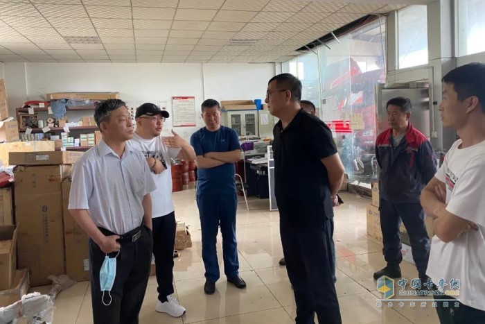 解放銷售公司、商用車開發(fā)院領(lǐng)導(dǎo)在云南調(diào)研指導(dǎo)工作