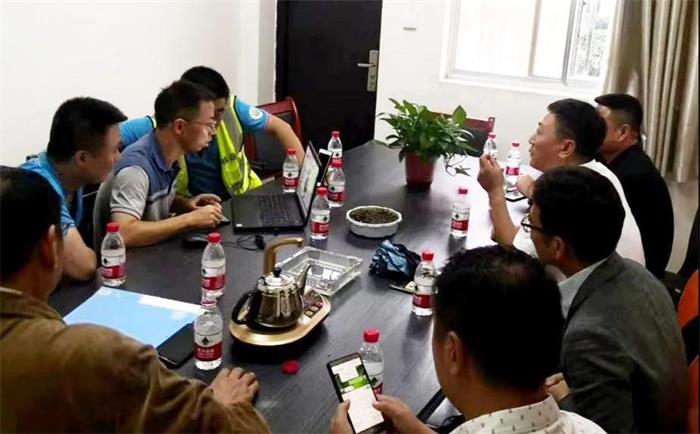 三一重工員工對攪拌車司機進行理論培訓(xùn)