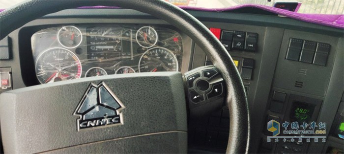 重汽豪沃燃氣車