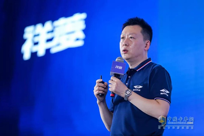 時(shí)代事業(yè)部常務(wù)副總裁、微車業(yè)務(wù)總裁鞏海東作《創(chuàng)新求變 實(shí)現(xiàn)有價(jià)值的銷量增長》報(bào)告