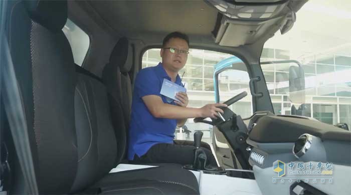 飛碟汽車(chē)W系列內(nèi)飾介紹