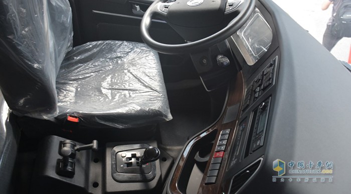 司機(jī)普遍反映換電重卡動(dòng)力性強(qiáng)，駕駛舒適度高。