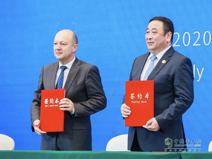 米其林中國(guó)與中國(guó)國(guó)際進(jìn)口博覽局簽訂了三年長(zhǎng)期參展的合作備忘錄