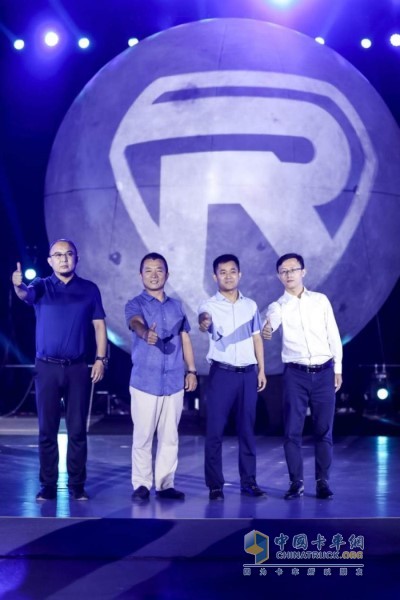 全新一代歐航R系列超級(jí)卡車全國上市山東站儀式