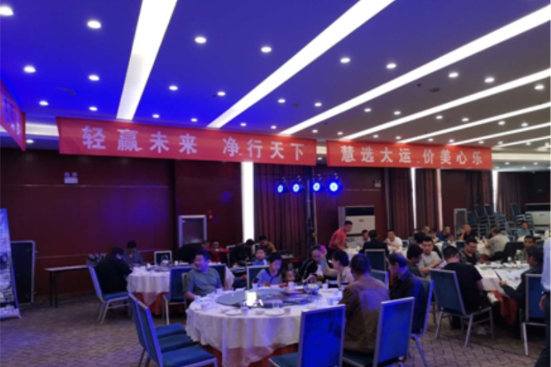 聊城萬盛汽車銷售有限公司攜手大運(yùn)舉辦茌平縣百人推介會(huì)