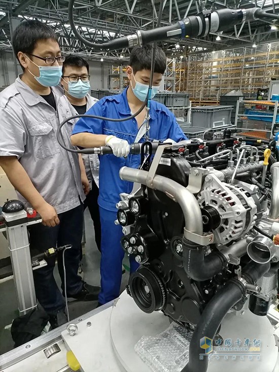 生產(chǎn)線工作    千鈞一發(fā) 分秒必爭(zhēng)