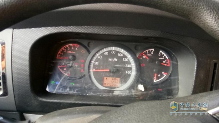 截止今年七月份，這輛新多利卡D6銳能版在三個(gè)多月的時(shí)間跑了一萬七千多公里