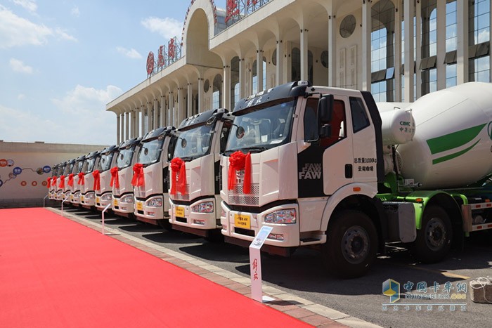 解放J6M 8x4攪拌車(chē)