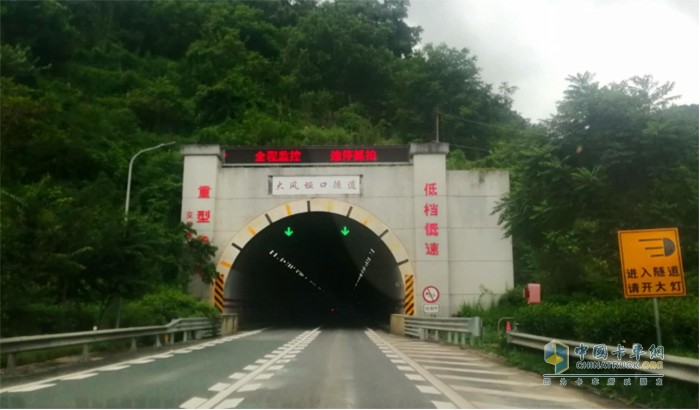 相約云南，與紅巖杰獅560大馬力牽引車一起征服昆磨高速27公里長坡