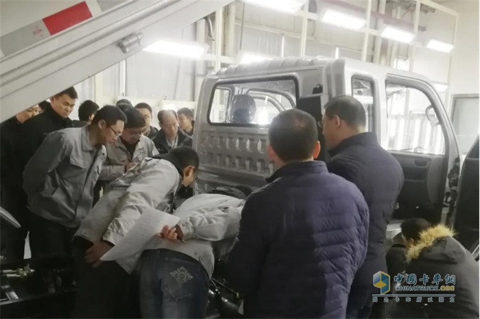 福田瑞沃服務(wù)人員在國六方面加強(qiáng)技術(shù)技能培訓(xùn)