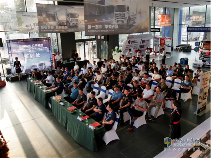 全新一代歐航R系列超級(jí)卡車濰坊上市活動(dòng)現(xiàn)場(chǎng)