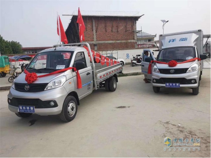 駐馬店福田祥菱的愛(ài)心人士組織開(kāi)展“捐資助學(xué)獻(xiàn)愛(ài)心”活動(dòng)