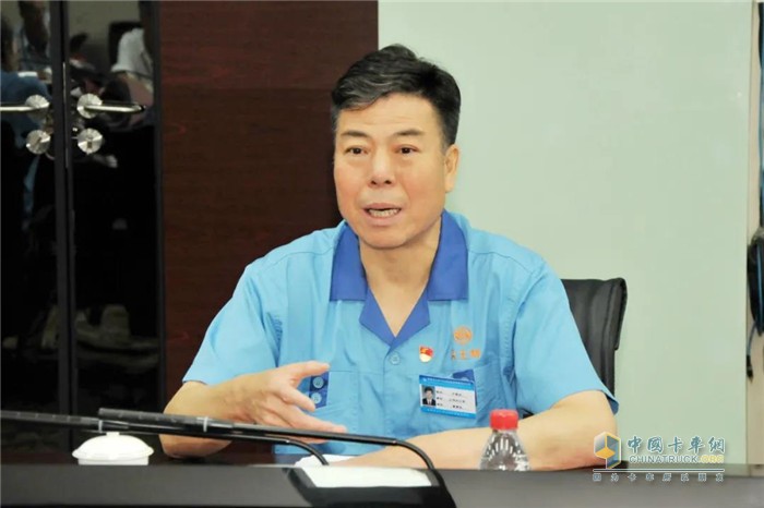 法士特集團(tuán)黨委書記、董事長嚴(yán)鑒鉑