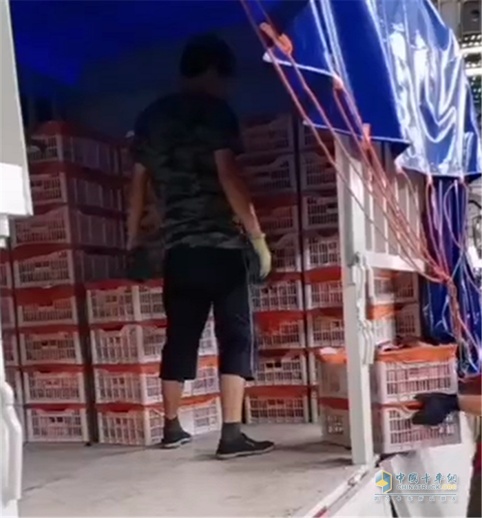 96年后浪韓旭遇見安康，開啟“奔涌”運輸生涯