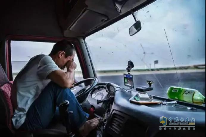 行業(yè)分散？貨車司機(jī)嚴(yán)重缺失？中國(guó)貨運(yùn)業(yè)未來怎么干？