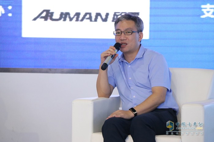 ?福田戴姆勒汽車商品規(guī)劃總監(jiān)廖召全圍繞自動(dòng)擋重卡普及對道路運(yùn)輸安全的意義進(jìn)行解讀