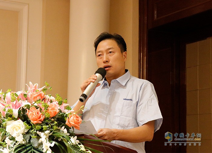 南京金龍客車(chē)制造有限公司輕型車(chē)銷(xiāo)售公司總經(jīng)理向智亨