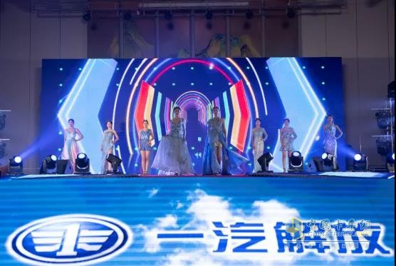 《藍(lán)色祖海國(guó)際時(shí)裝秀》