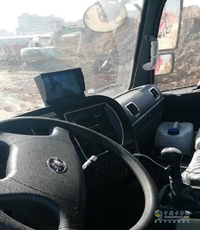 跑工程運輸，基本天天就跟砂石、輔料、礦山、房屋建設等打交道