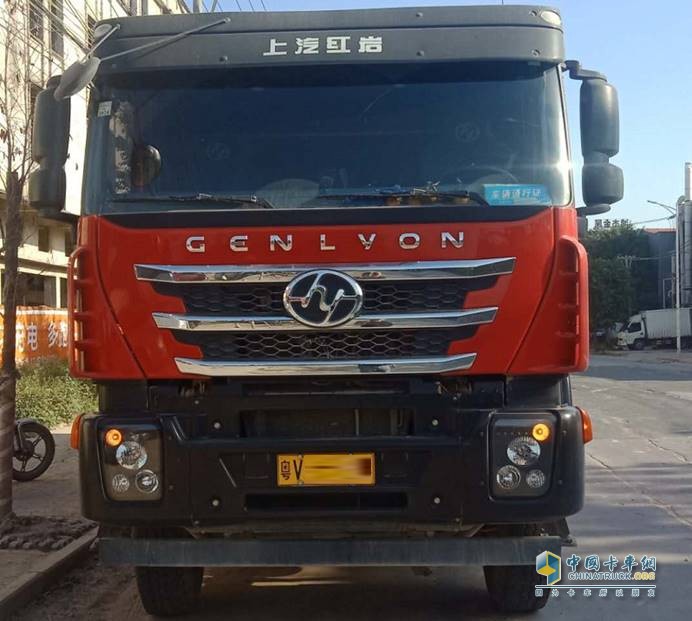 江師傅和車隊司機對紅巖的定義就是：高效、經(jīng)濟