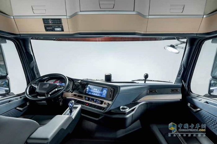 中國(guó)重汽全新豪沃TH7