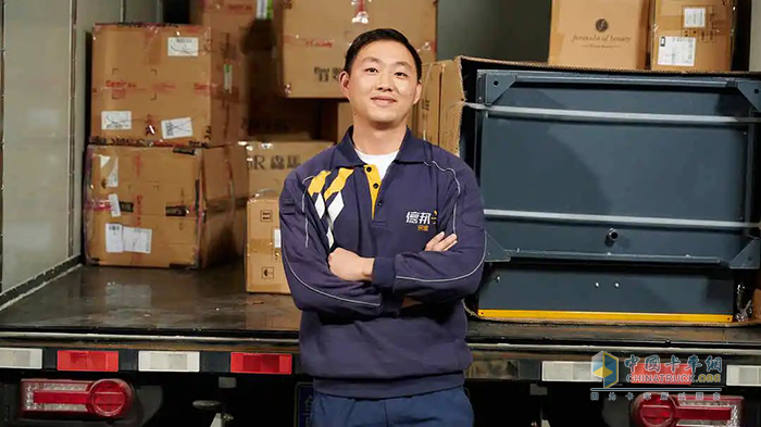 飛碟汽車司機(jī)的笑容