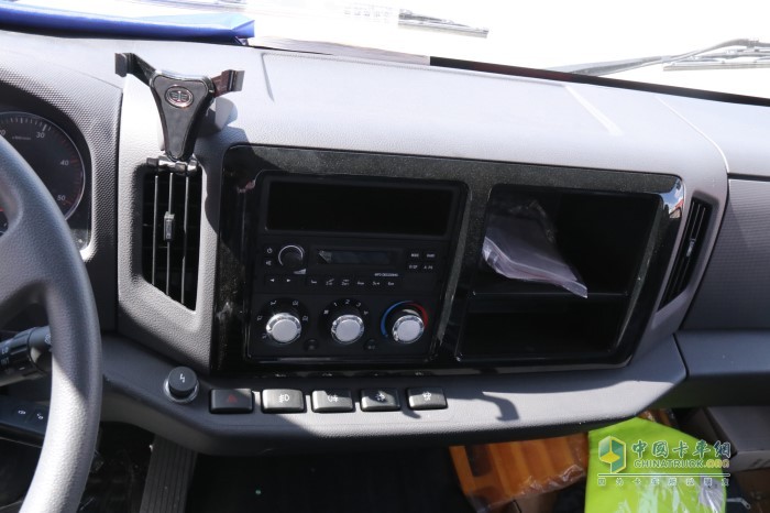 解放虎VH中控臺(tái)