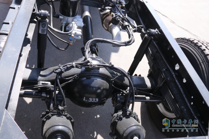 解放J6F后橋則是4.333速比的295H車橋