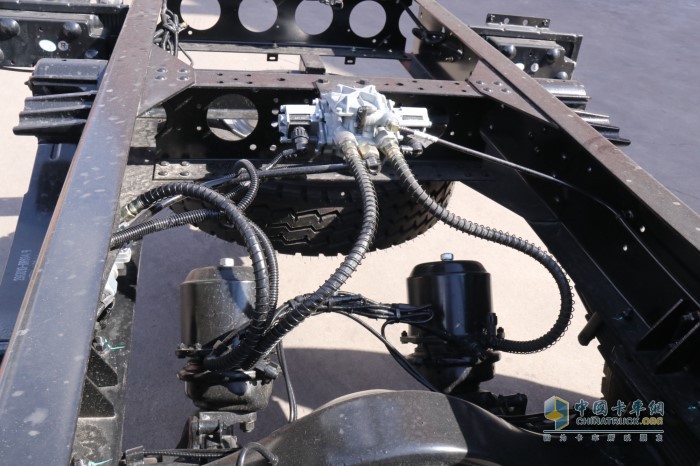 解放虎VH后橋?yàn)?40G沖焊橋