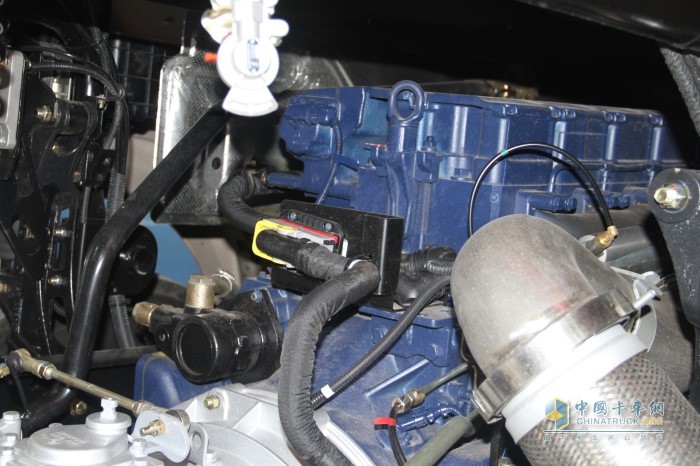 德龍X5000牽引車搭載濰柴13G發(fā)動機