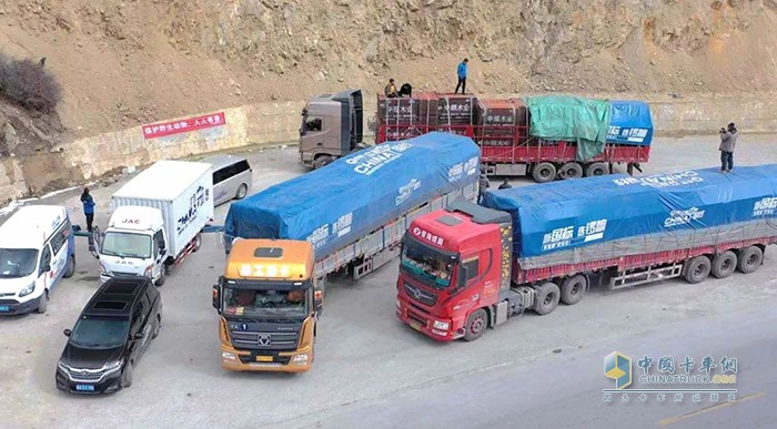 ?車隊?？?14國道旁的休整平臺