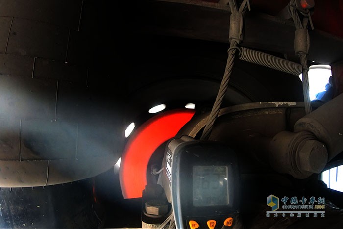 紅熱時的剎車盤溫度達到763℃