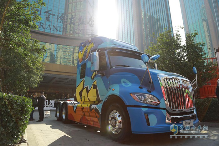 V7長(zhǎng)頭牽引車