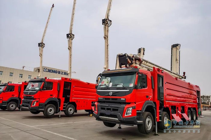 配裝沃爾沃卡車底盤的徐工消防車