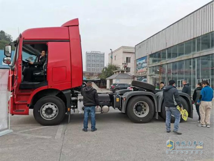 北奔V3ET輕量化牽引車(chē)