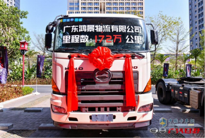 車(chē)隊(duì)現(xiàn)役的一臺(tái)廣汽日野2019年累計(jì)行駛里程達(dá)172萬(wàn)公里,并出現(xiàn)在廣汽日野百萬(wàn)公里俱樂(lè)部活動(dòng)現(xiàn)場(chǎng)