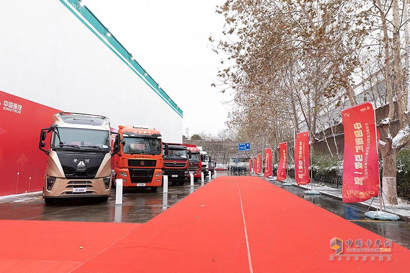 新紀錄！中國重汽年產(chǎn)銷商用車突破50萬輛 