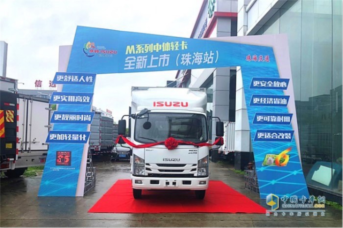 慶鈴五十鈴M系列中體輕卡無(wú)論是在線上還是線下都備受矚目