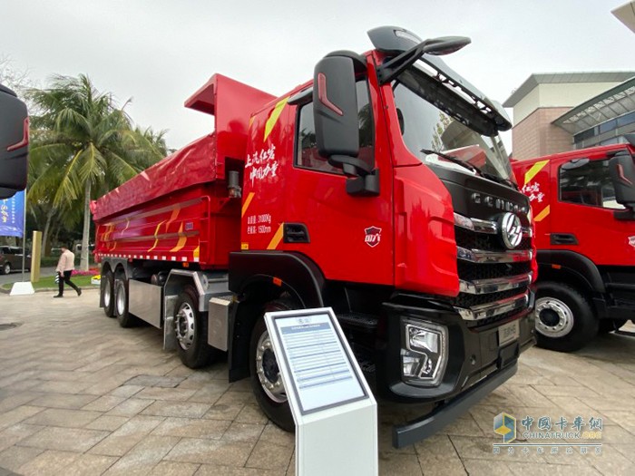 紅巖杰虎H6 LNG 8X4自卸車