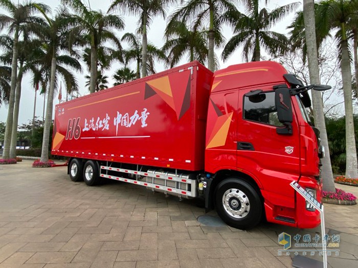 紅巖杰獅H6中置軸貨運列車