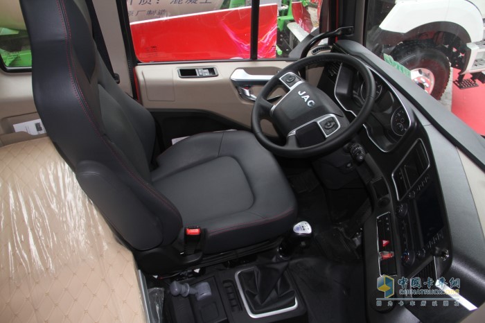 格爾發(fā)A5W載貨車舒適內飾空間