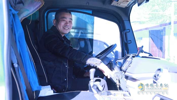 飛碟體驗官趙向陽駕駛飛碟W5