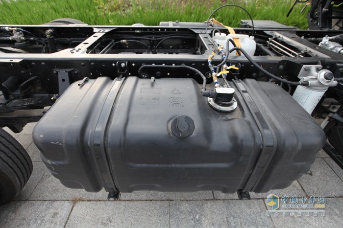 塑料材質(zhì)油箱