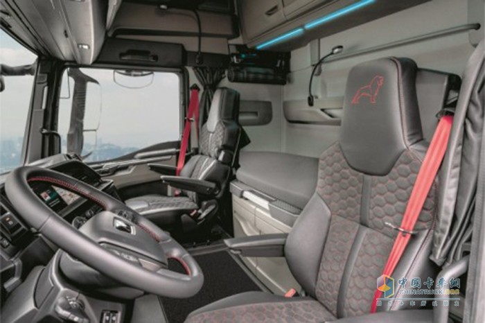 獨(dú)一無(wú)二:TGX-Individual-Lion-S駕駛室內(nèi)