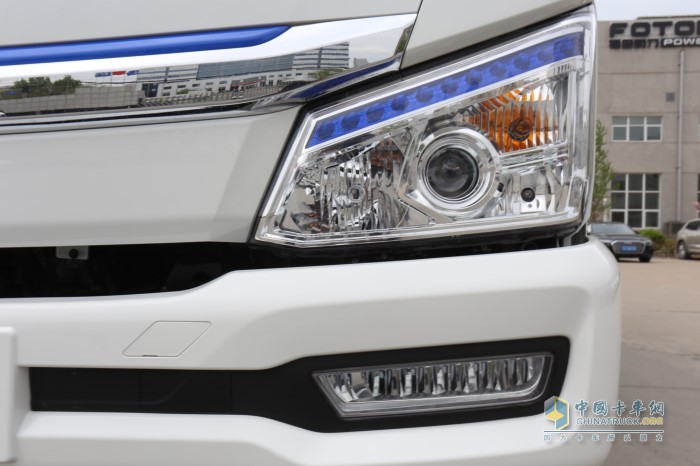 大燈標(biāo)配了LED日間行車(chē)燈