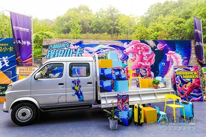 吉利商用車3.5噸鋒銳小卡來襲 上市當(dāng)天獲萬臺(tái)訂單 