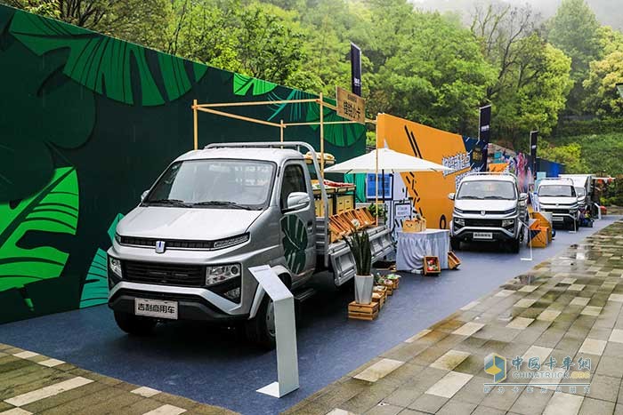 吉利商用車3.5噸鋒銳小卡來襲 上市當(dāng)天獲萬臺(tái)訂單 