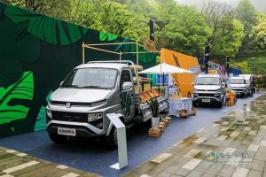 吉利商用車3.5噸鋒銳小卡來襲 上市當(dāng)天獲萬臺(tái)訂單 